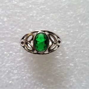 Triquetra Trifecta STERLING 925 Ring Green Emerald CZ 7 NWT